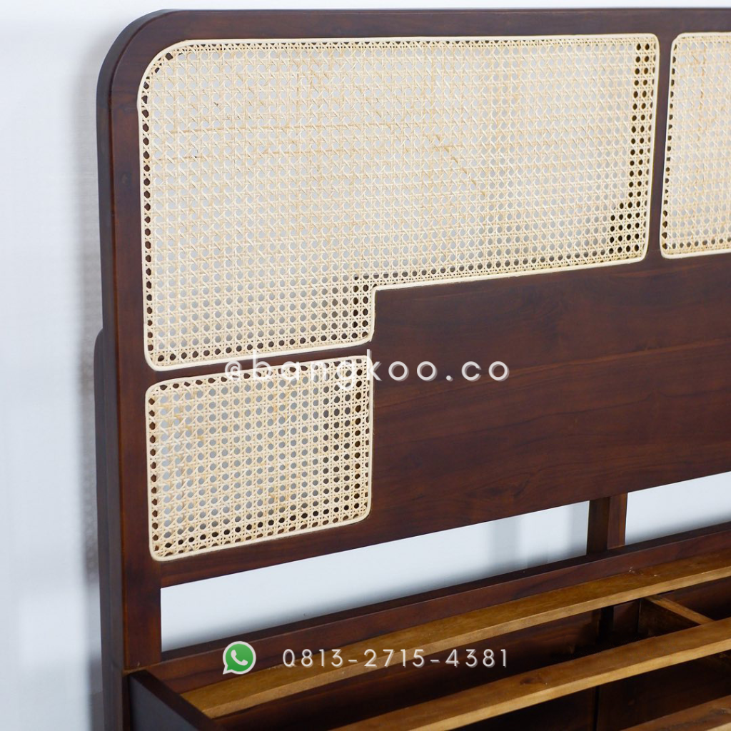 Dipan Jati Rotan Laci