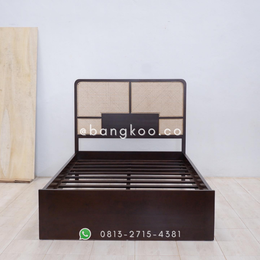 Tempat Tidur Jati Rotan