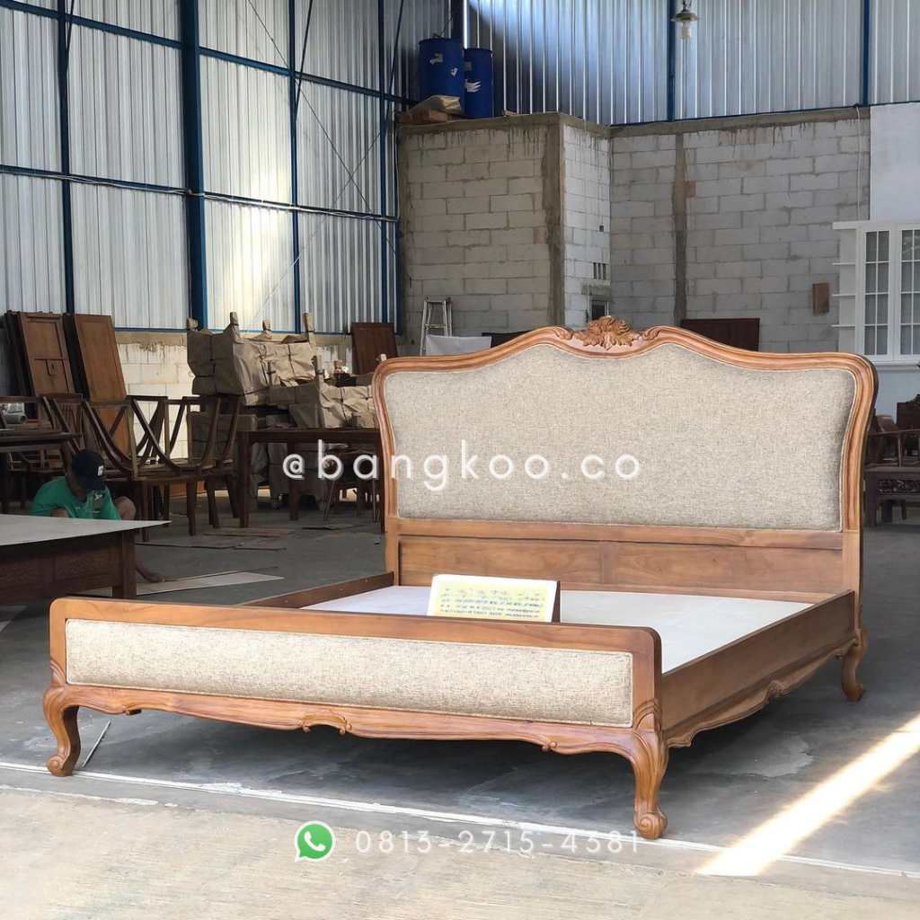 Tempat Tidur Jati Ukir