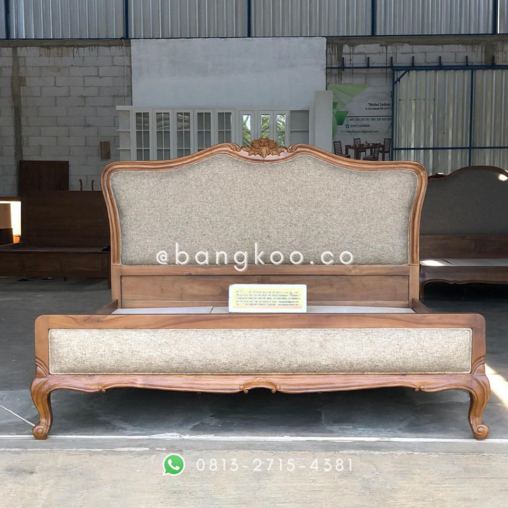 Tempat Tidur Jati Ukir