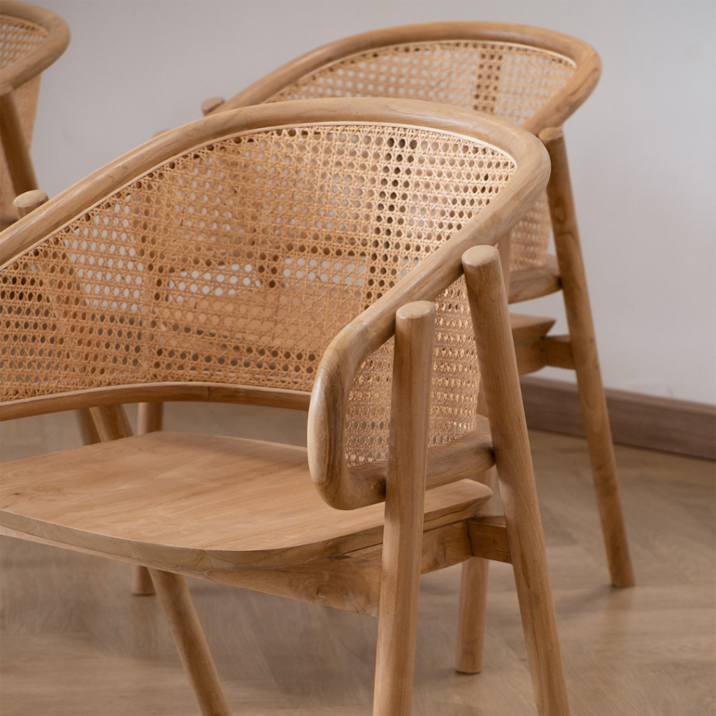 Kursi Lapangan Padel Kayu Jati